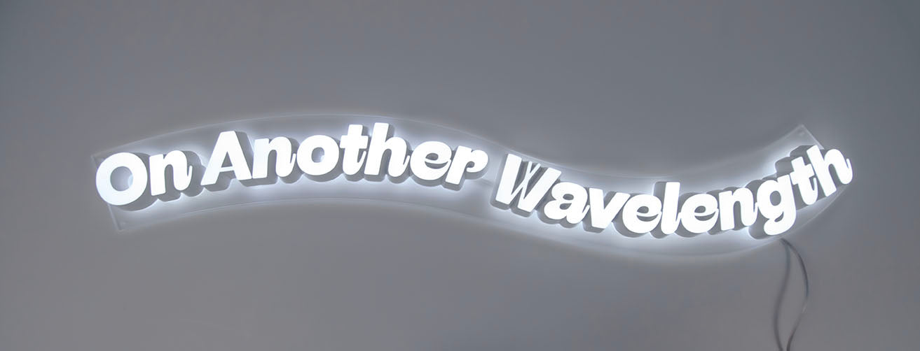 LED on another wavelength lightbox
