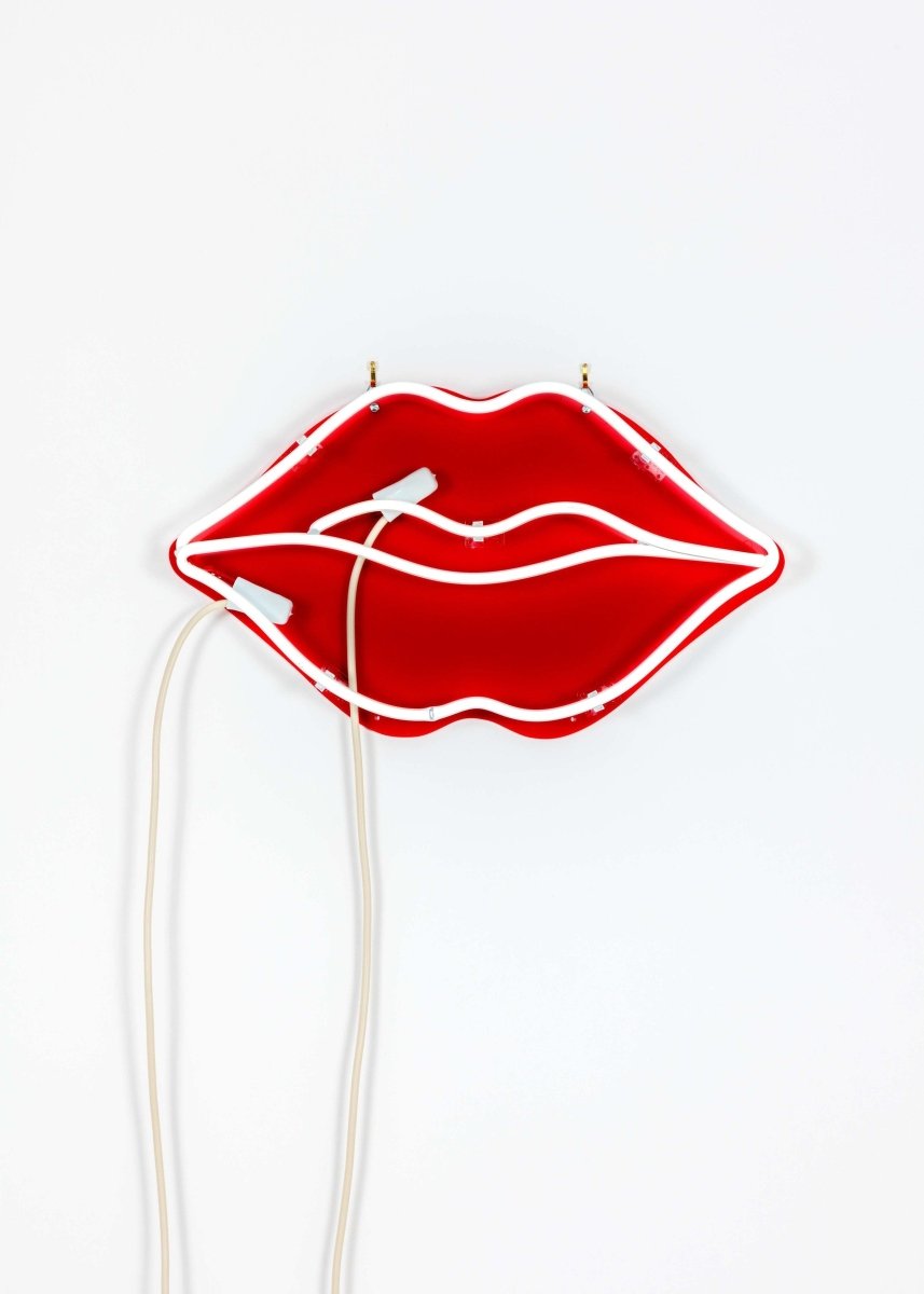 Kiss | Neon Light Decor - GLO Studio - GLASS NEON
