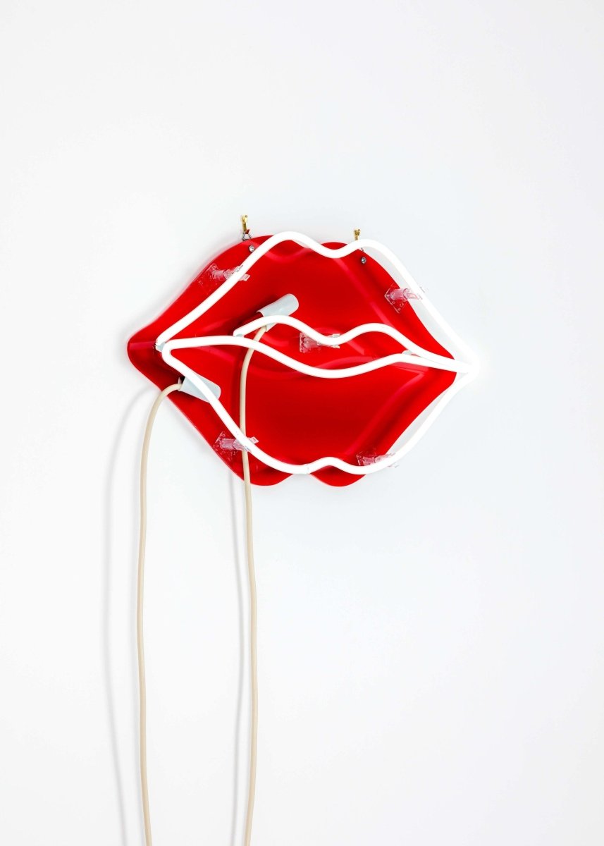 Kiss | Neon Light Decor - GLO Studio - GLASS NEON
